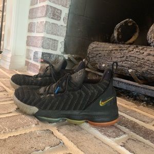 Nike black basketball shoes